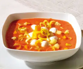 Gazpacho con ciliegine di bufala