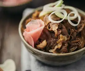 牛肉盖饭