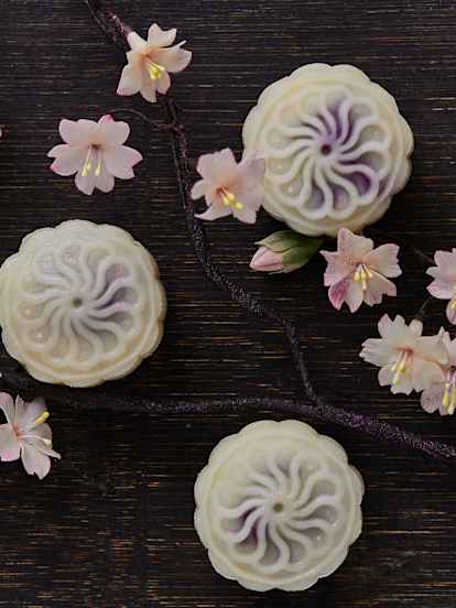 紫薯牛奶冰皮月饼