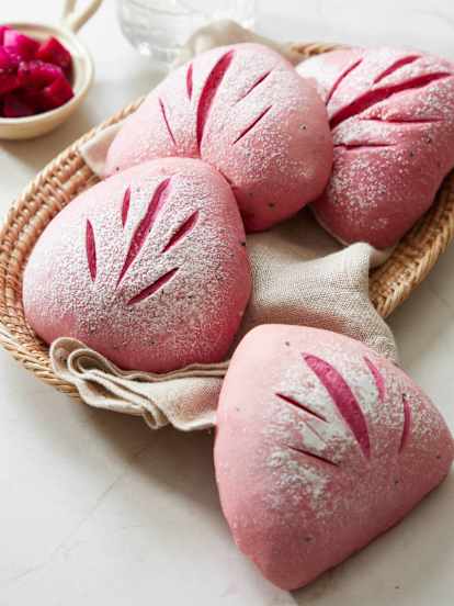 火龙果奶酪面包