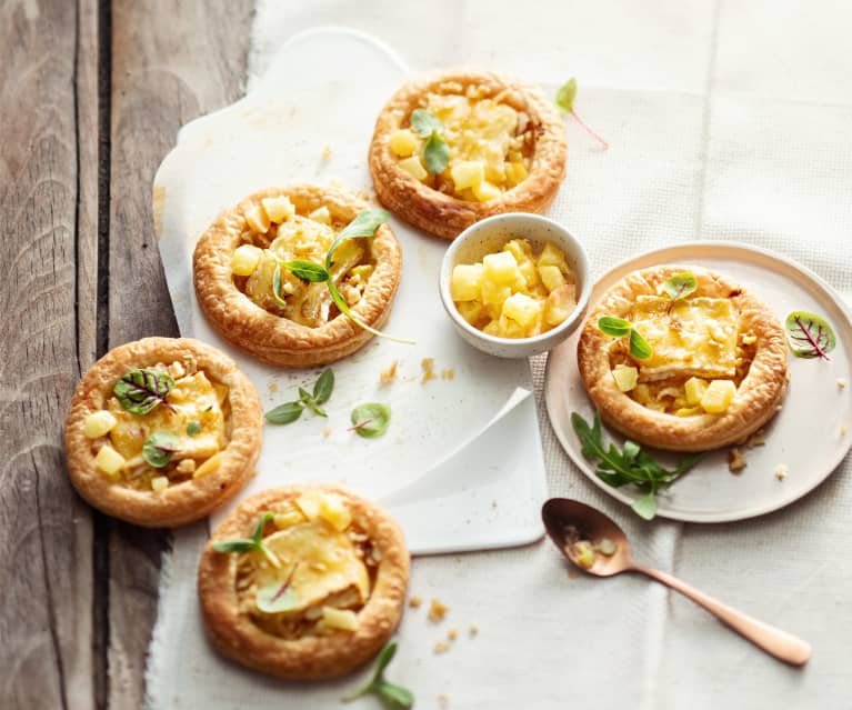 Feuilleté de brie, ananas, pomme et noix