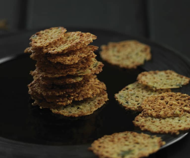 Crocantes de parmesão com tomilho e curgete