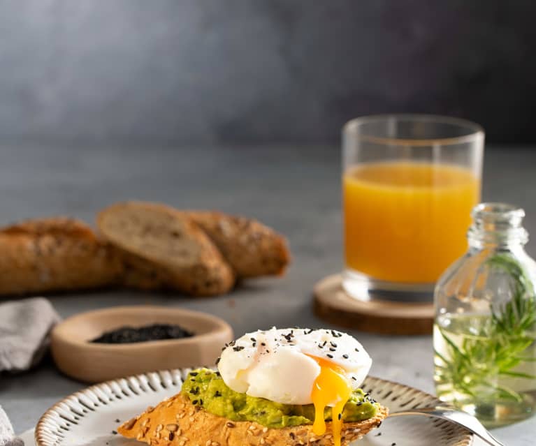 Tostadas de pan integral con aguacate