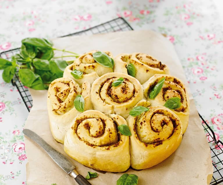 Pão enrolado com pesto