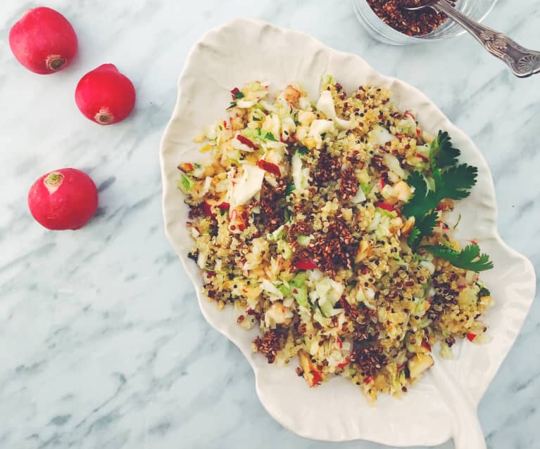 Salada marinada com quinoa e sementes tostadas