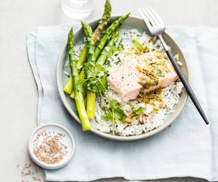 Saumon aux asperges, sauce aux câpres et riz au cumin