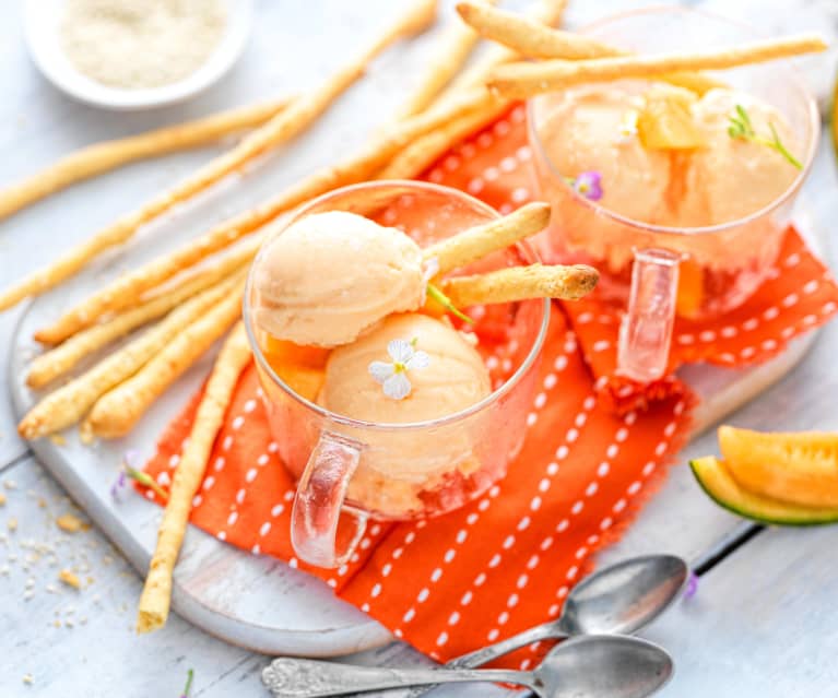 Glace melon-pastis et gressins au sésame