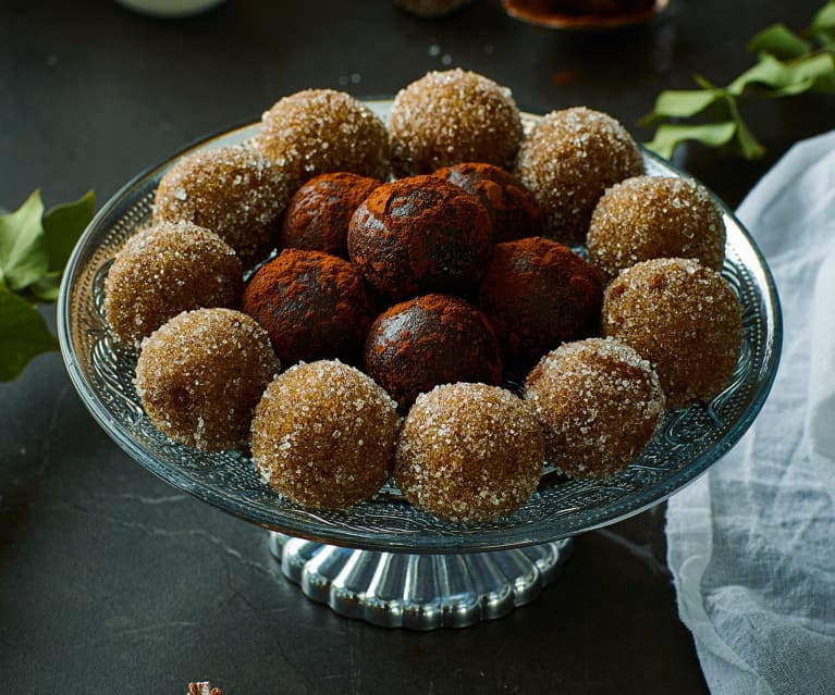 Bis di tartufini: pandoro e pistacchio; cioccolato e amaretti