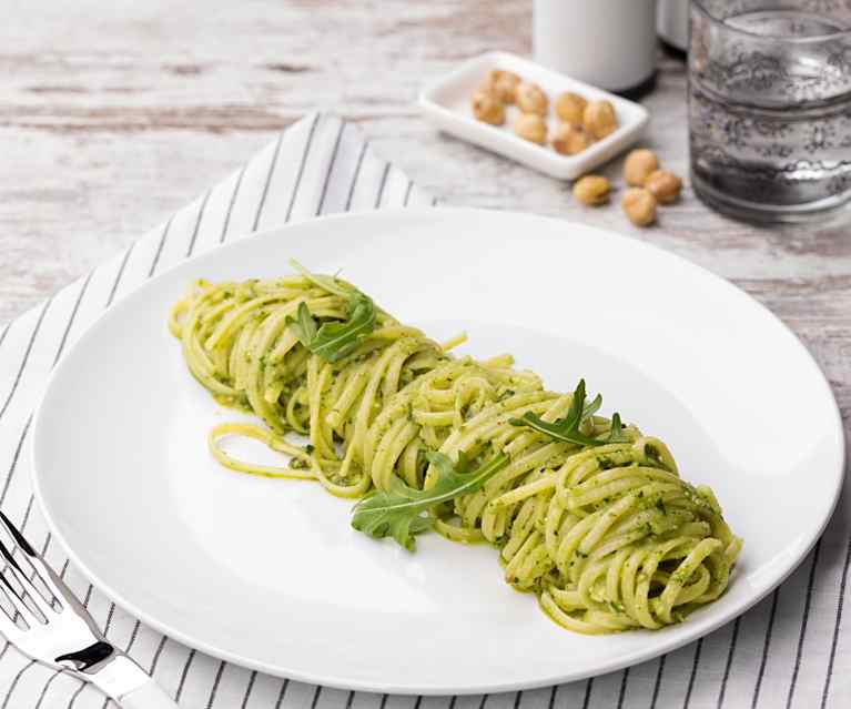 Linguine al pesto di nocciole ed erbette