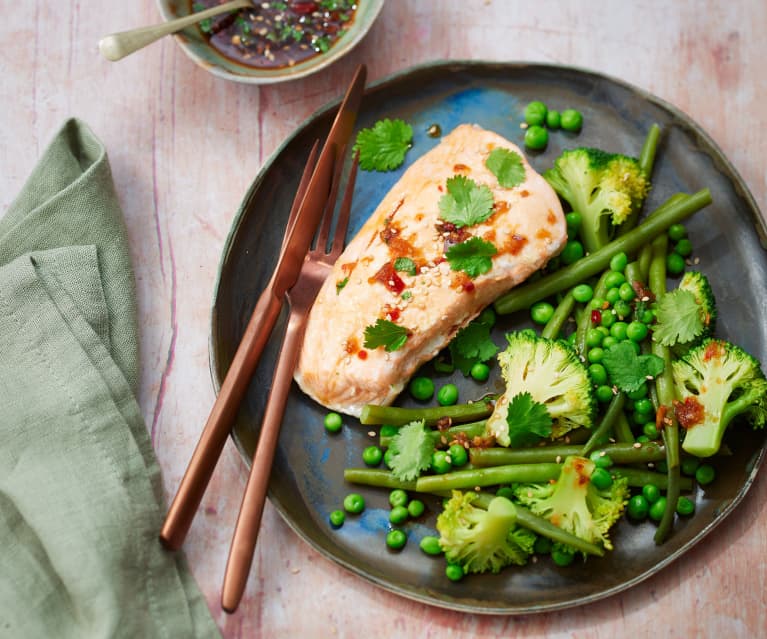 Saumon à la sauce japonaise et légumes verts