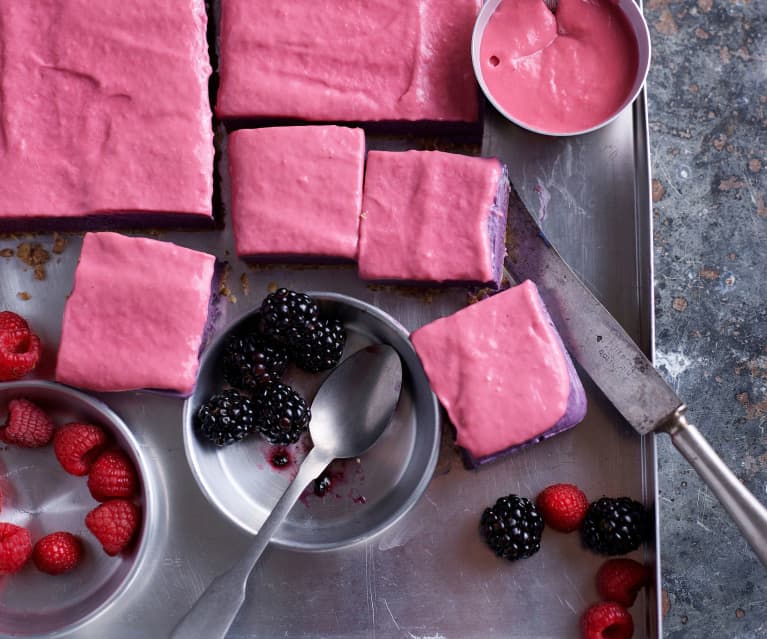 Quadrados gelados de amora e framboesa com curd de framboesa