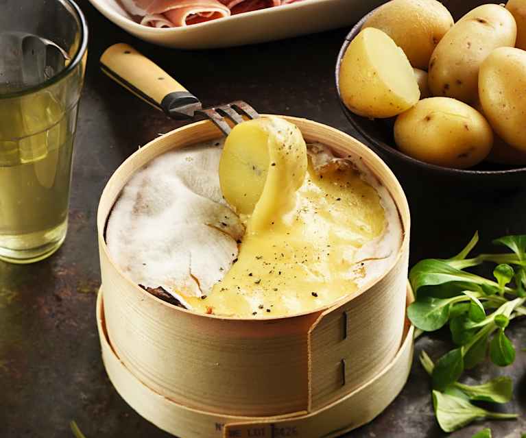 Fondue-raclette au mont-d'or Fondue-raclette au mont-d'or