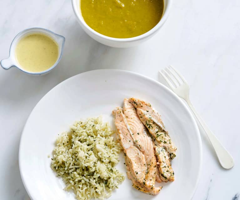 Sopa e salmão com arroz