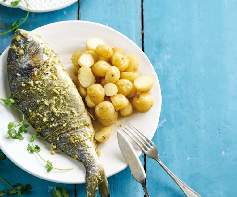 Dourada recheada com pesto de coentros