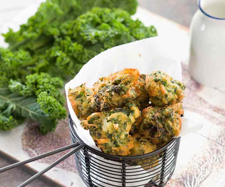 Buñuelos de kale y gorgonzola