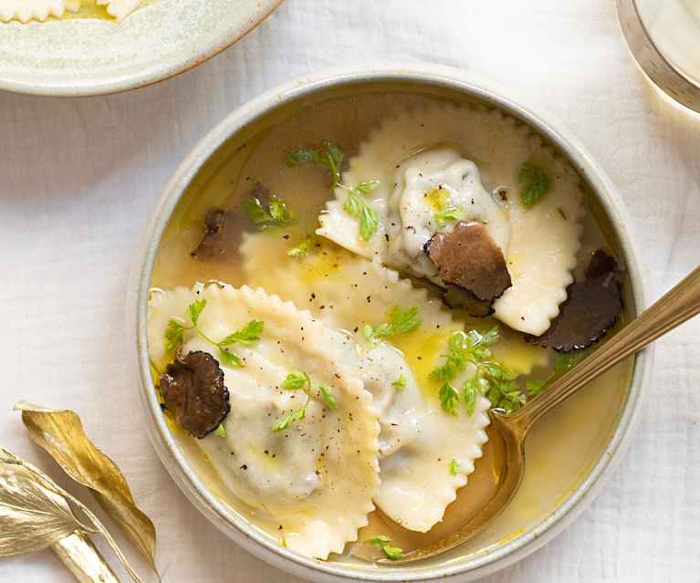 Ravioles au bœuf effiloché, bouillon au pot-au-feu truffé