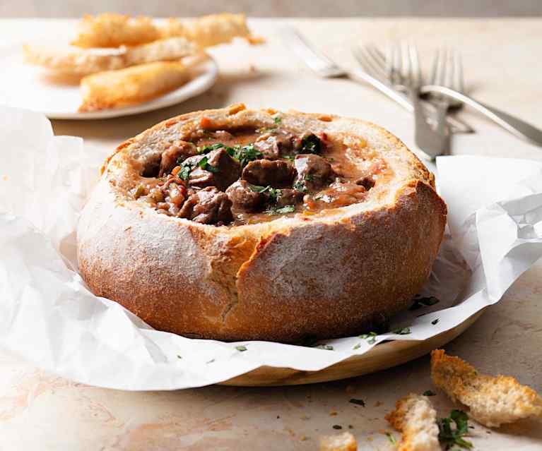 Kalbsragout im Brotlaib Kalbsragout im Brotlaib