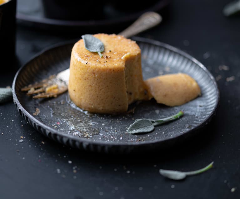 Mini soufflés de batata-doce e queijo com manteiga de salva