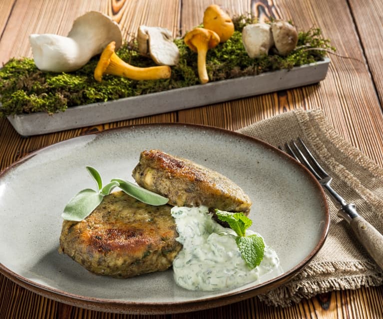 Pressknödel mit Schwammerl und Salsa-Verde-Dip