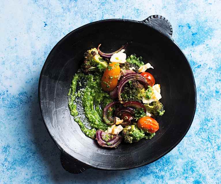 Griechischer Brokkolisalat mit Rucola-Pesto und gerösteter Zitrone Griechischer Brokkolisalat mit Rucola-Pesto und gerösteter Zitrone