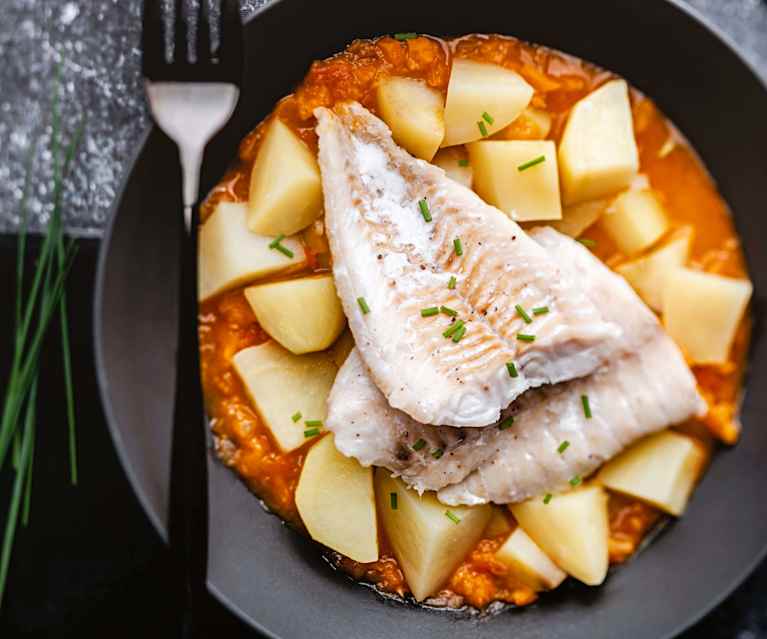 Domates Soslu Patatesli Balık Domates Soslu Patatesli Balık