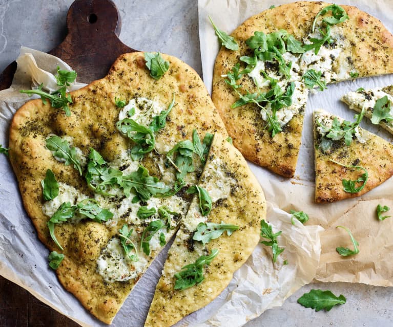 Piza com azeite de ervas aromáticas e burrata