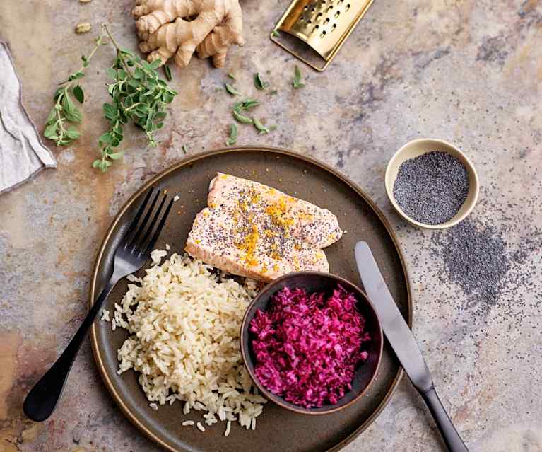 Salmão ao vapor com arroz de gengibre e couve marinada Salmão ao vapor com arroz de gengibre e couve marinada
