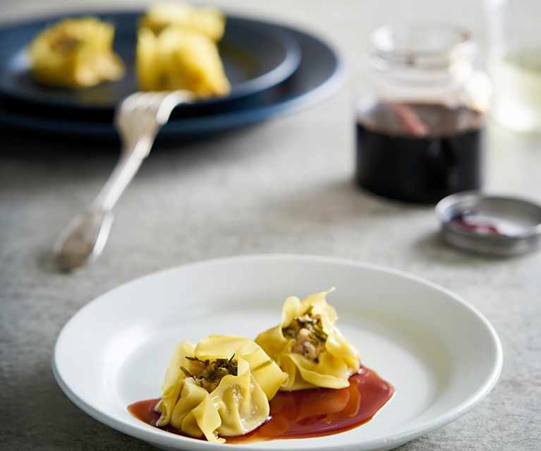 Trouxas de massa fresca com porco e vincotto Trouxas de massa fresca com porco e vincotto