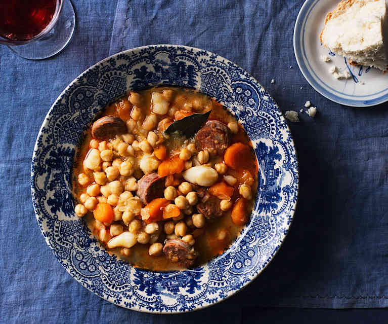 Guiso de garbanzos con verduras y chorizo Guiso de garbanzos con verduras y chorizo