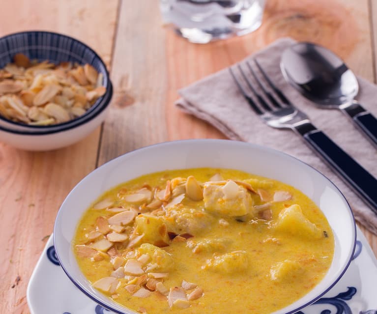 Zuppa di pollo e mandorle