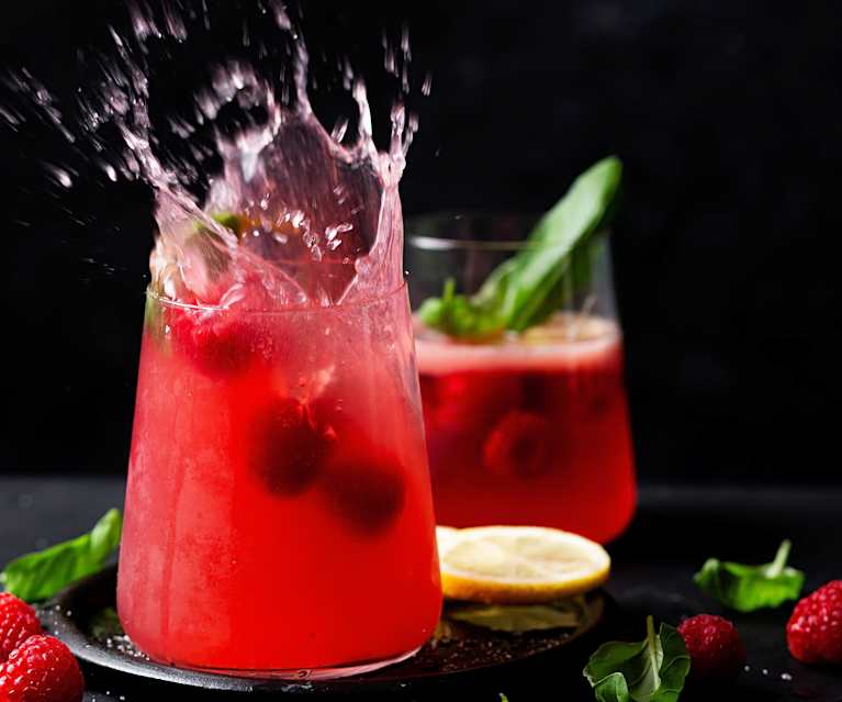 Sangria aux framboises et au basilic Sangria aux framboises et au basilic