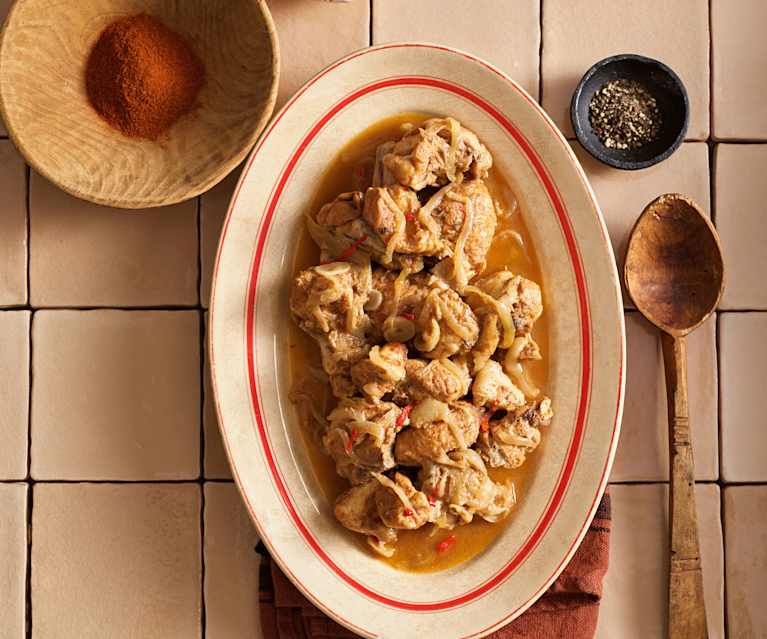 Frango de cebolada à angolana Frango de cebolada à angolana