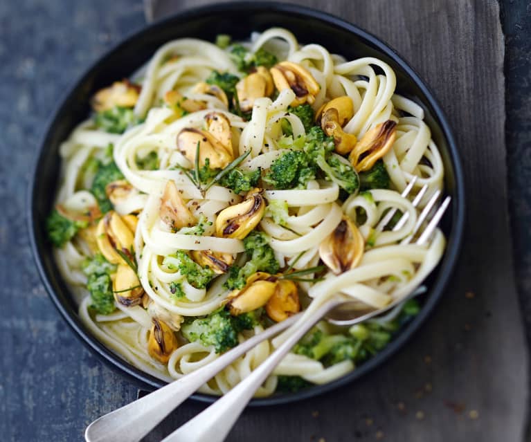 Linguine aux moules, ail et brocoli