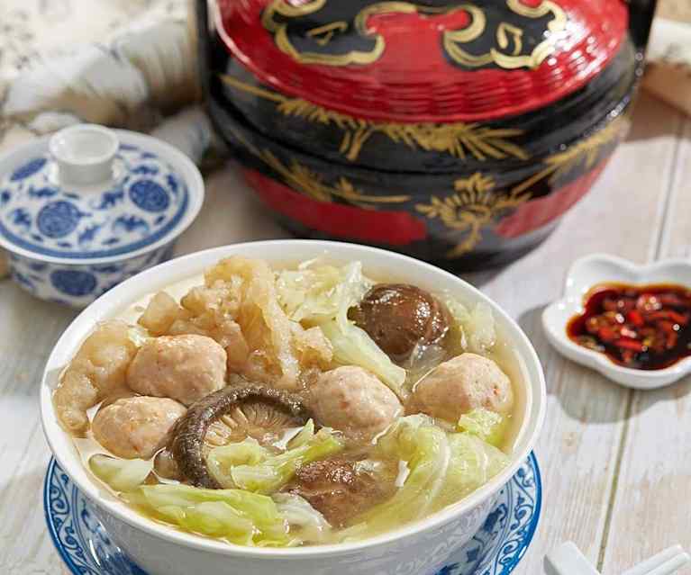 Hu Pio Sup (Prawn Ball Fish Maw Soup) Hu Pio Sup (Prawn Ball Fish Maw Soup)