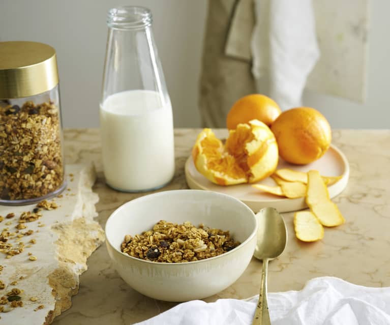 Granola de frutos secos com laranja