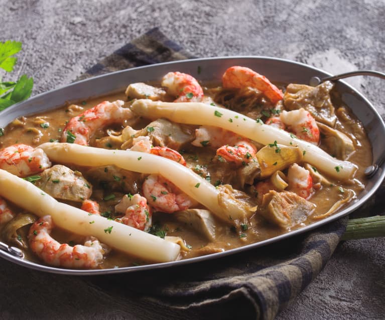 Guiso de alcachofas y espárragos blancos con langostinos