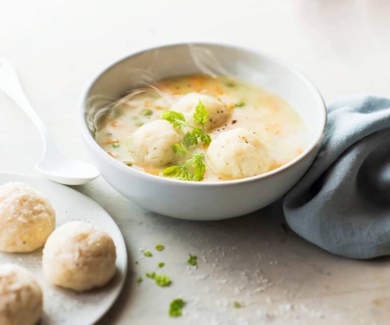 Knettnasupan (Soupe aux boulettes de poisson)