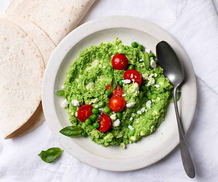 Wraps de pois, tomates cerises et houmous à la feta Wraps de pois, tomates cerises et houmous à la feta