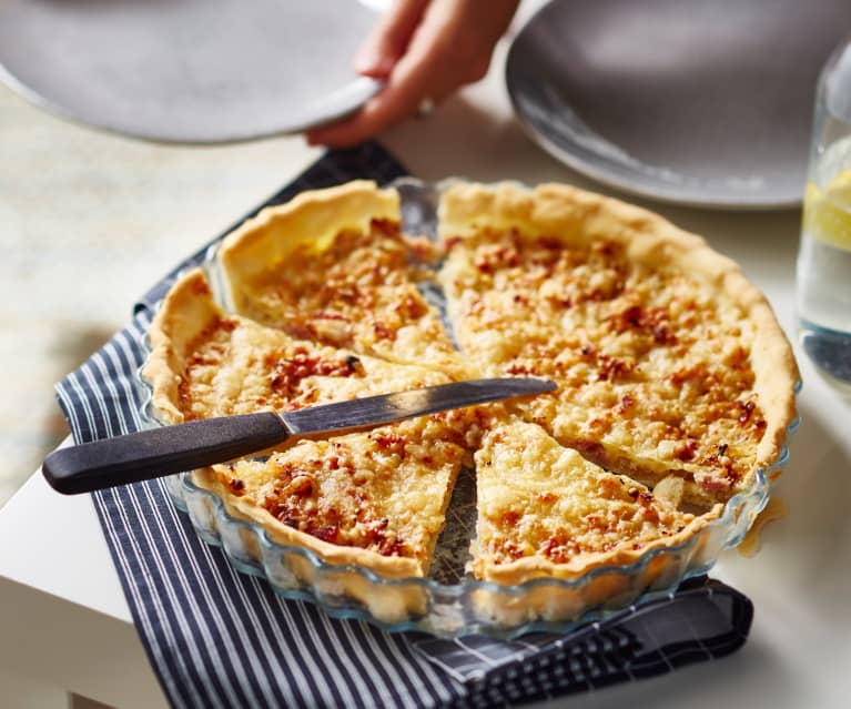 Tarte aux oignons, lardons et fromage