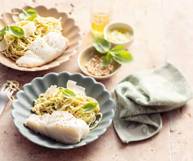 Pesto de courgette, pâtes et poisson vapeur