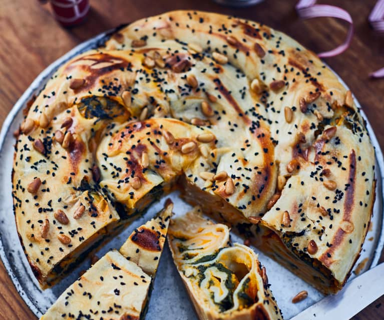 Süßkartoffelstrudel mit Spinat und Pinienkernen