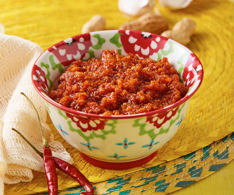 Salsa de chile de árbol con cacahuate