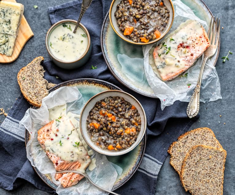 Lentilles du Puy au saumon, sauce au bleu