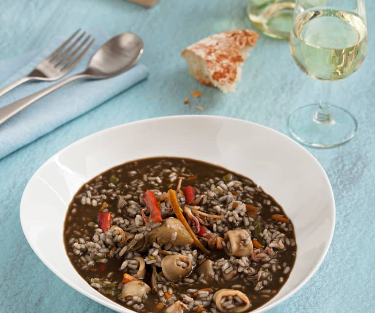 Arroz negro de chipirones con verduras