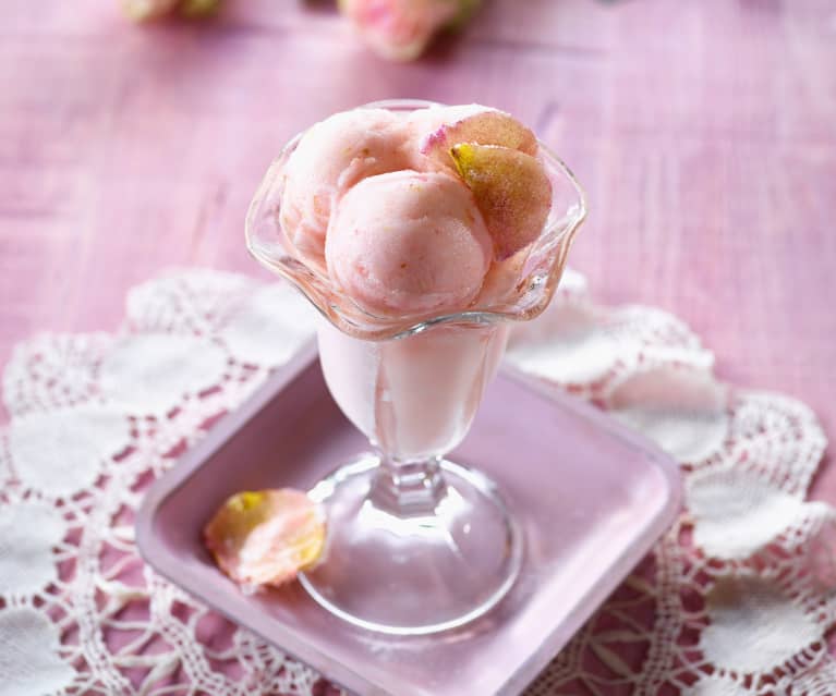 Rosensorbet mit Zitronensaft - Gülsuyu Karsambaç