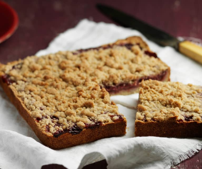 Tarte crumble de ruibarbo, frutos vermelhos e pera