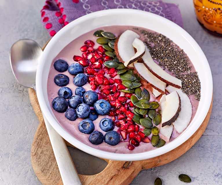 Granatapfel-Smoothie Bowl mit Chiasamen Granatapfel-Smoothie Bowl mit Chiasamen