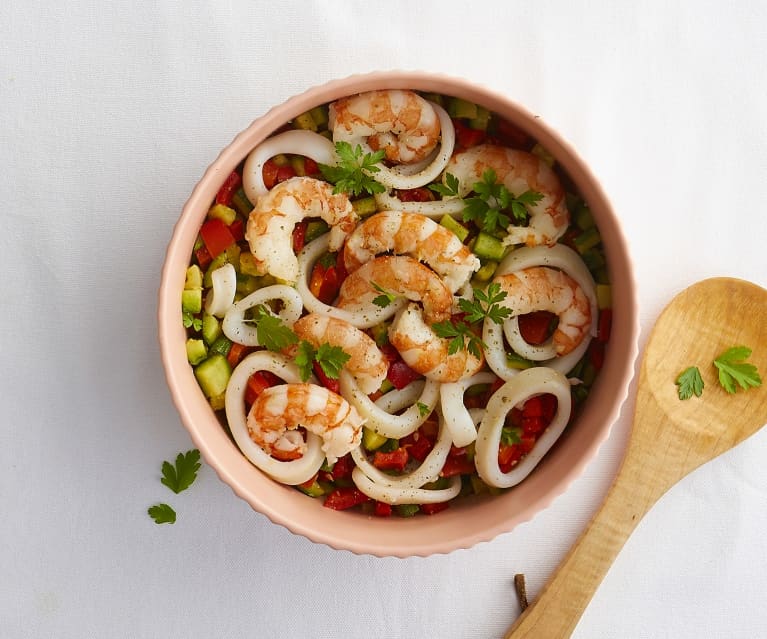 Insalata di totani, gamberi e verdurine croccanti