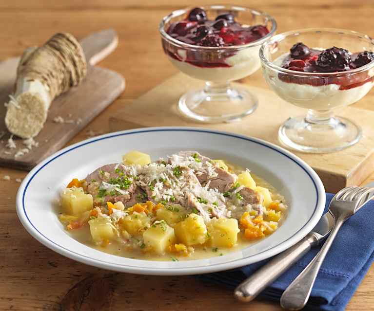 Menü: Wurzelfleisch; Sahne-Grießpudding mit Beerenröster Menü: Wurzelfleisch; Sahne-Grießpudding mit Beerenröster