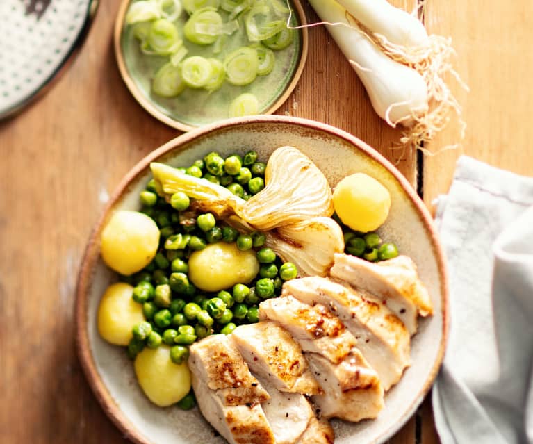 Filet de poulet, petits pois et pommes de terre sous-vide